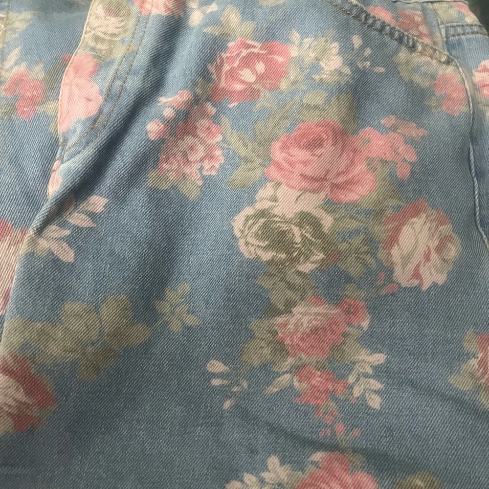 NIP Denim Midi Skirt Floral Patterned with front slit and pockets. 💐 - Picture 3 of 5